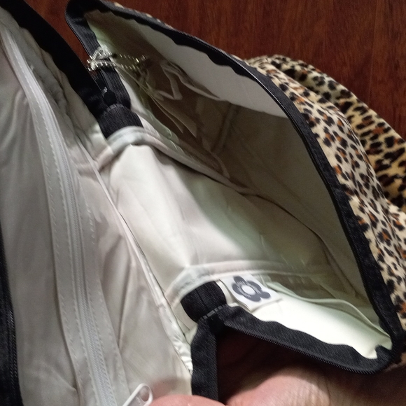 Cosmetic bag - Picture 2 of 2